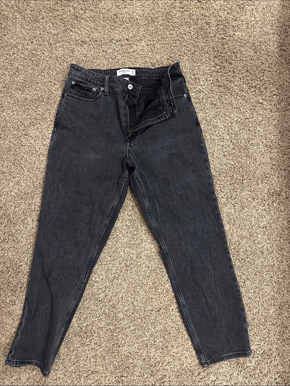 Abercrombie & Fitch Black High-Rise mom Jeans